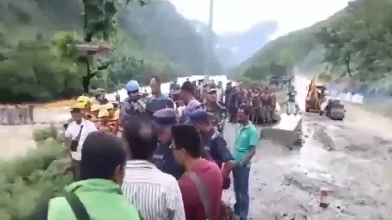 Nepal landslide: നേപ്പാളിൽ മണ്ണിടിച്ചിൽ; 2 ബസുകളിൽ യാത്ര ചെയ്ത 60 പേരെ കാണാനില്ല; തിരച്ചിൽ ഊർജ്ജിതം