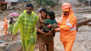 Veena George: വയനാട്ടിലേക്ക് പോയ ആരോഗ്യമന്ത്രി വീണാ ജോർജ്ജിൻ്റെ വാഹനം അപകടത്തിൽപ്പെട്ടു