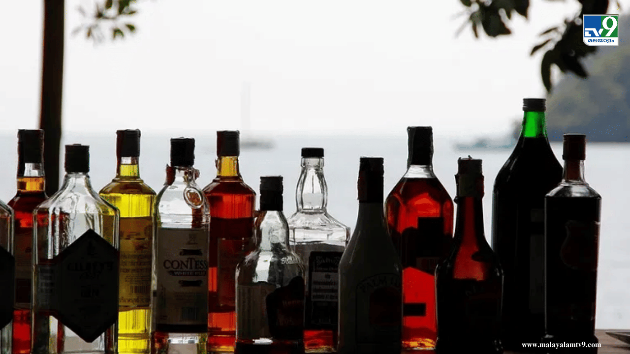 ബെവ്കോ അവധിയാണെങ്കിലും കൺസ്യൂമർ ഫെഡ് മദ്യശാലകൾ തുറക്കുമോ എന്നത് സംശയമുണ്ടാവും, എന്നാൽ ആഗസ്റ്റ് 20 സമ്പൂർണ ഡ്രൈ ഡേ ആണ്