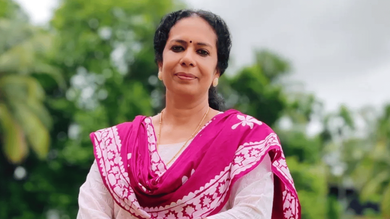 ഗീതയെന്ന അംഗനവാടി ടീച്ചറായാണ് ബീന ചിത്രത്തിലെത്തുന്നത്. ബീനയെ കൂടാതെ അനിത, സുബ്രഹ്മണ്യൻ ഇവരുടെ സൗഹൃദത്തിൽനിന്ന് പ്രചോദനമുൾക്കൊണ്ട് നിർമ്മിച്ച ചിത്രമാണ് തടവ്