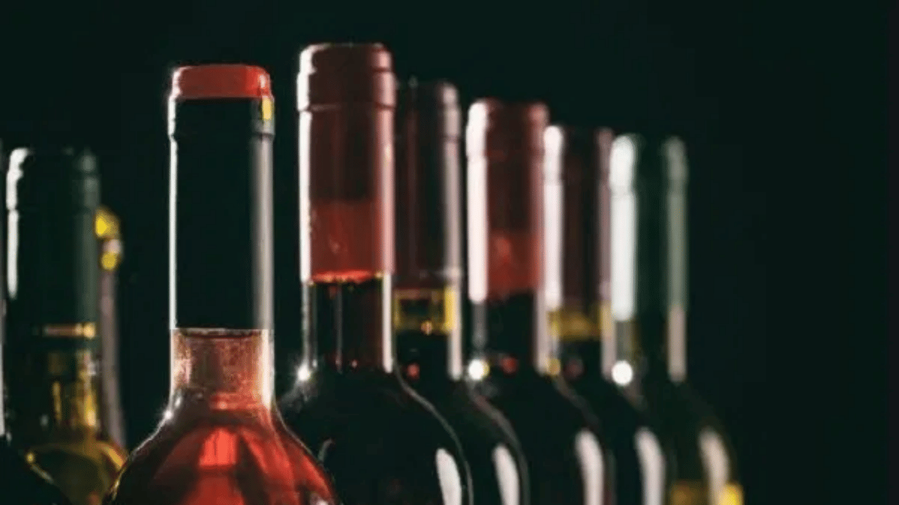 അതായത് ആഗസ്റ്റ് 20-ന് കൺസ്യൂമർ ഫെഡ് മദ്യശാലകളും തുറക്കില്ല. ആഗസ്റ്റ് 15-ന് കൺസ്യൂമർ ഫെഡ് മദ്യശാലകൾക്ക് ചില ഇളവുണ്ടായിരുന്നു