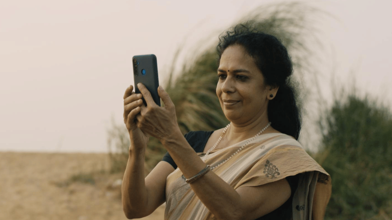 'തടവ്' എന്ന ചിത്രത്തിലെ അഭിനയത്തിനാണ് ബീന ആർ ചന്ദ്രന് മികച്ച നടിക്കുള്ള സംസ്ഥാന അവാർഡ് ലഭിച്ചത്