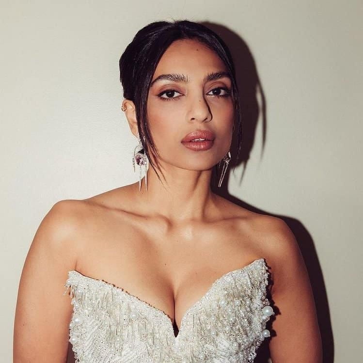 ആമസോൺ പ്രൈം വീഡിയോ വെബ് സീരീസായ ഹെവൻ, ബാർഡ് ഓഫ് ബ്ലഡ്, ദി നൈറ്റ് മാനേജർ തുടങ്ങിയ ചിത്രത്തിൽ ശ്രദ്ധേയമായ വേഷം ശോഭിത കൈകാര്യം ചെയ്തു. കൂടാതെ മണിരത്നം ചിത്രം പൊന്നിയിൻ സെൽവൻ ചിത്രത്തിലും ശോഭിത ശ്രദ്ധേയമായ വേഷത്തിലെത്തുന്നുണ്ട്. (Image Courtesy : Sobhita Dhulipala Instagram)