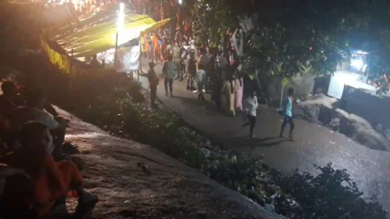 Bihar Temple Stampede : ബീഹാറിൽ ക്ഷേത്രത്തിലുണ്ടായ തിക്കിലും തിരക്കിലും പെട്ട് ഏഴ് മരണം; 9 പേർക്ക് പരിക്ക് Bihar Temple Stampede : ബീഹാറിൽ ക്ഷേത്രത്തിലുണ്ടായ തിക്കിലും തിരക്കിലും പെട്ട് ഏഴ് മരണം; 9 പേർക്ക് പരിക്ക്