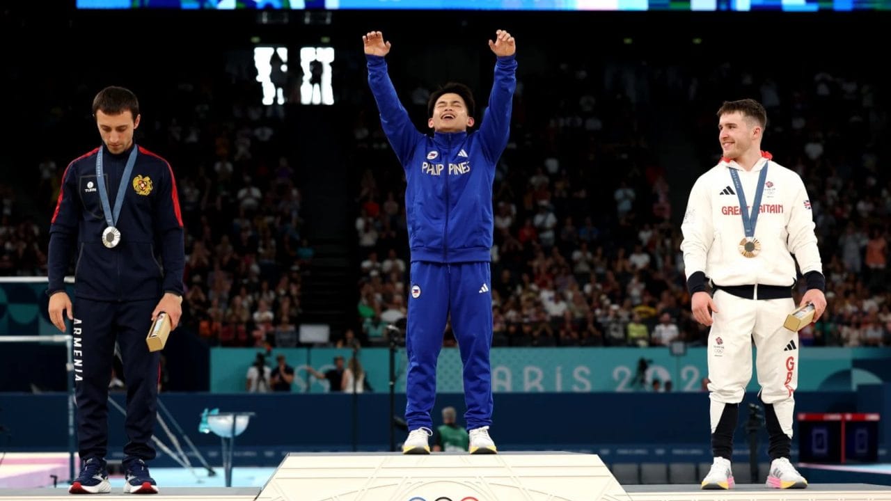 ഫിലിപ്പിൻ ജിംനാസ്റ്റ് താരം കാർലോസ് യുലോ ഇത്തവണ നേടിയത് രണ്ട് സ്വർണമെഡലുകളാണ്. ഫ്ലോർ ആർട്ടിസ്റ്റിക്സ് ജിംനാസ്റ്റിക്സിലും വോൾട്ട് ആർട്ടിസ്റ്റിക്സ് ജിംനാസ്റ്റിക്സിലുമാണ് താരം ചാമ്പ്യൻ പട്ടം നേടിയത്. ഇതോടെ രാജ്യത്തിനായി രണ്ട് ഒളിമ്പിക്സ് സ്വർണമെഡലുകൾ നേടുന്ന താരമെന്ന റെക്കോർഡും യുലോ സ്വന്തമാക്കി. 