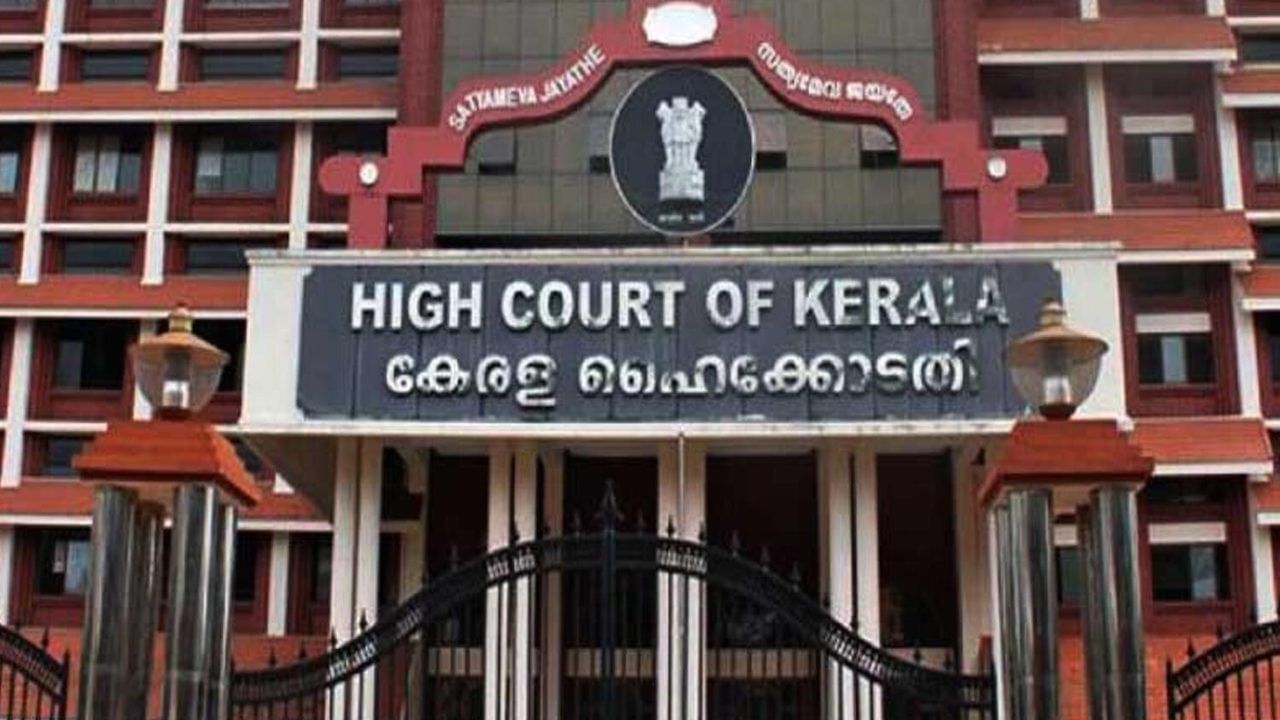 POCSO Case : പ്രായപൂർത്തിയാകാത്ത പെൺകുട്ടിയുടെ വ്യാജ പീഡന പരാതി; ബന്ധുക്കളായ യുവാക്കൾ ജയിലിൽ കഴിഞ്ഞത് 68 ദിവസം