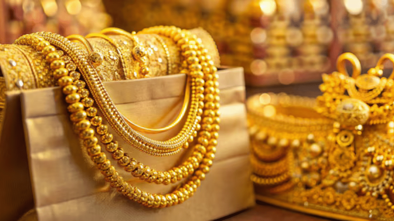 Kerala Gold Price: സ്വർണ്ണ വിലയിൽ കുതിച്ചുചാട്ടം; ഈ മാസത്തെ റെക്കോഡ് നിലയിൽ Kerala Gold Price: സ്വർണ്ണ വിലയിൽ കുതിച്ചുചാട്ടം; ഈ മാസത്തെ റെക്കോഡ് നിലയിൽ