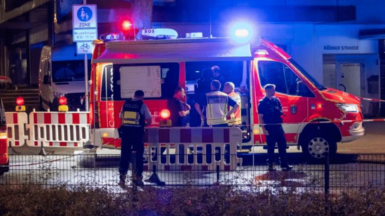 Germany Knife Attack: ജർമനിയിൽ കത്തിയാക്രമണം; 3 പേർ കൊല്ലപ്പെട്ടു, നാല് പേർക്ക് ഗുരുതര പരിക്ക് Germany Knife Attack: ജർമനിയിൽ കത്തിയാക്രമണം; 3 പേർ കൊല്ലപ്പെട്ടു, നാല് പേർക്ക് ഗുരുതര പരിക്ക്