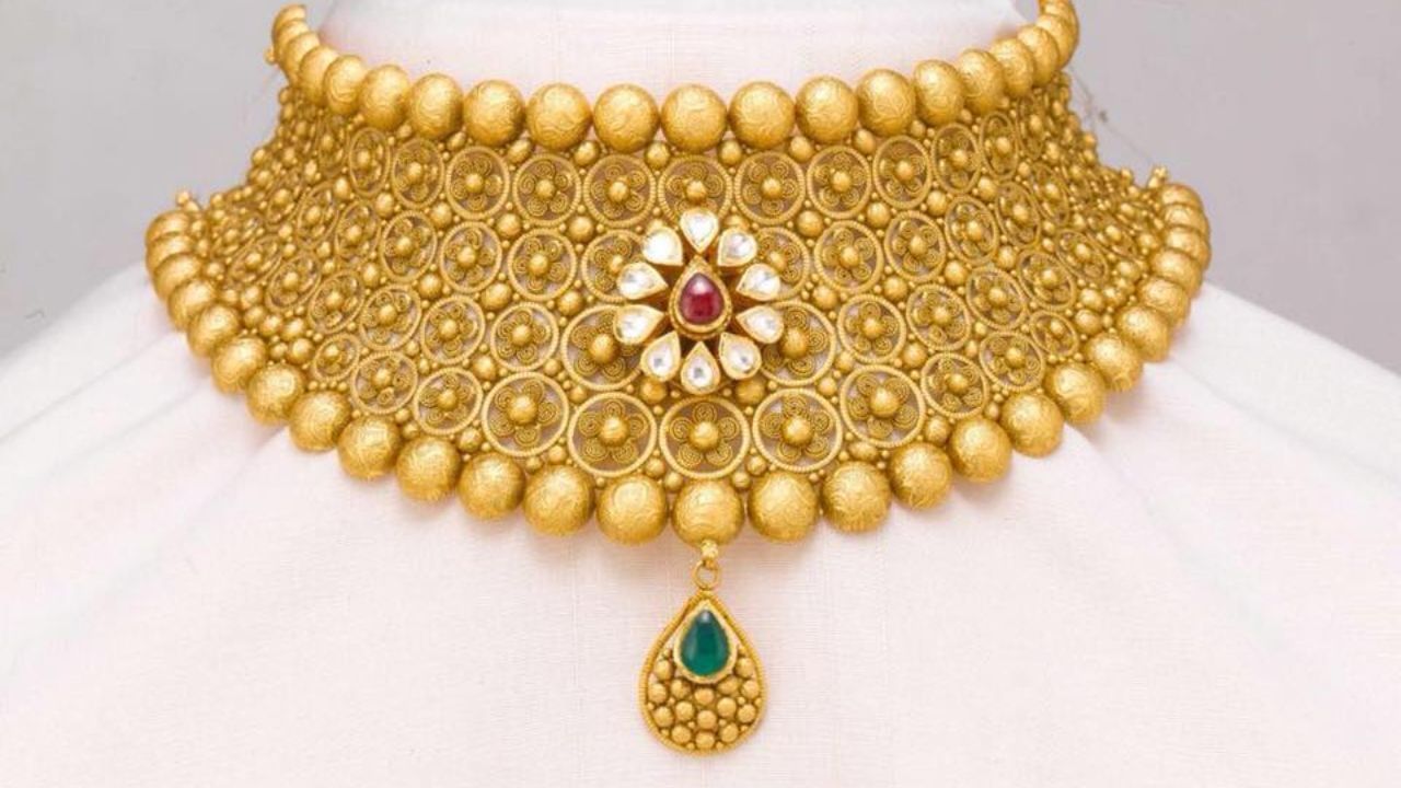 Kerala Gold Price: എന്നാലും ഇങ്ങനെ മോഹിപ്പിക്കാതെ ‘തങ്കമേ’; ആടാതെ ഉലയാതെ സ്വര്ണവില Kerala Gold Price: എന്നാലും ഇങ്ങനെ മോഹിപ്പിക്കാതെ ‘തങ്കമേ’; ആടാതെ ഉലയാതെ സ്വര്ണവില