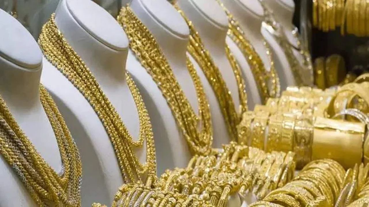 Kerala Gold Price: കിട്ടാകനിയാകുമോ സ്വര്ണം; ഒട്ടും കുറയാതെ സ്വര്ണവില Kerala Gold Price: കിട്ടാകനിയാകുമോ സ്വര്ണം; ഒട്ടും കുറയാതെ സ്വര്ണവില