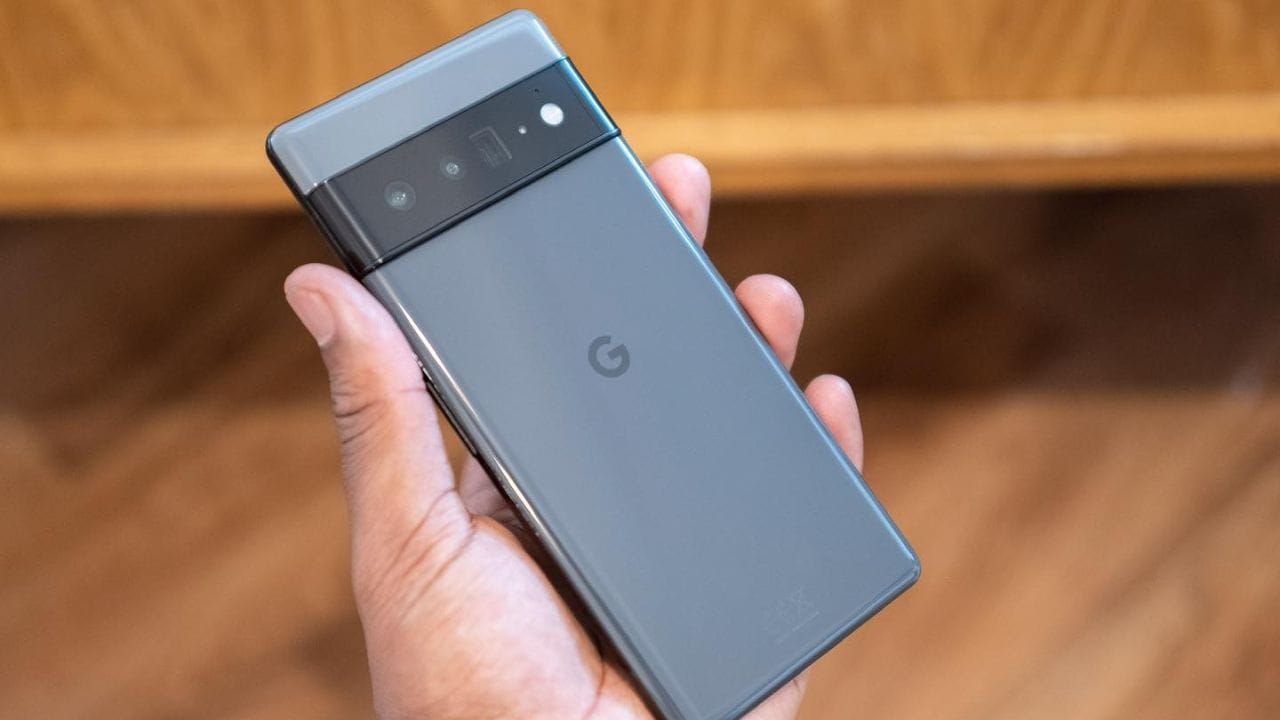 40,000 രൂപയ്ക്കാണ് പിക്‌സല്‍ 7 പ്രോയുടെ വില്‍പ്പന. 84,999 രൂപ വിലയുള്ള ഫോണിന് 44,999 രൂപയാണ് വിലയാണ് കുറച്ചിരിക്കുന്നത്. ഐസിഐസിഐ ബാങ്ക് ക്രെഡിറ്റ്, ഡെബിറ്റ് കാര്‍ഡ് ഇടപാടുകള്‍ക്ക് 2,000 രൂപ അധിക കിഴിവും ലഭിക്കും. Facebook Image