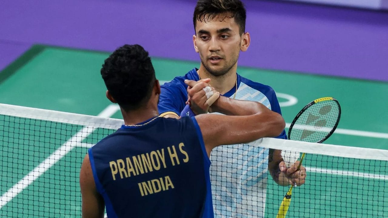 പുരുഷ സിംഗിൾസ് പ്രീ ക്വാർട്ടറിൽ ഇന്ത്യൻ താരങ്ങൾ പരസ്പരം ഏറ്റുമുട്ടുമെന്നായപ്പോഴേ ആരെങ്കിലും ഒരാൾ പുറത്താവുമെന്നുറപ്പിച്ചിരുന്നു. അത് പ്രണോയ് ആയി. പ്രണോയിയെ 21-12, 21-6 എന്ന സ്കോറിന് അനായാസം കീഴടക്കിയ ലക്ഷ്യ സെൻ ക്വാർട്ടറിലേക്ക് മുന്നേറി.