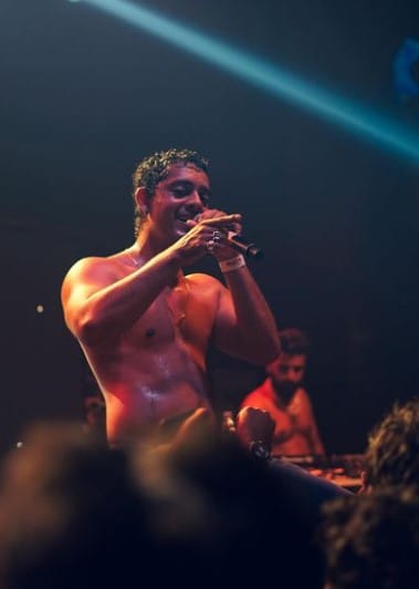 ഹനുമാൻകൈൻഡിൻ്റെ സുഹൃത്ത് ബിജോയി ഷെട്ടിയാണ് ബാഡ് ഡോഗ്സിൻ്റെ വീഡിയോ ചിത്രീകരിച്ചിരിക്കുന്നത്. പൊന്നാനിയിൽ വെച്ചാണ് ആൽബം ചിത്രീകരിച്ചിരിക്കുന്നത്. വീഡിയോ ആൽബത്തിന് പിന്നിൽ ഒട്ടുമിക്ക് പേരും മലയാളികളാണ്. (Image Courtesy : Hanumankind Instagram)