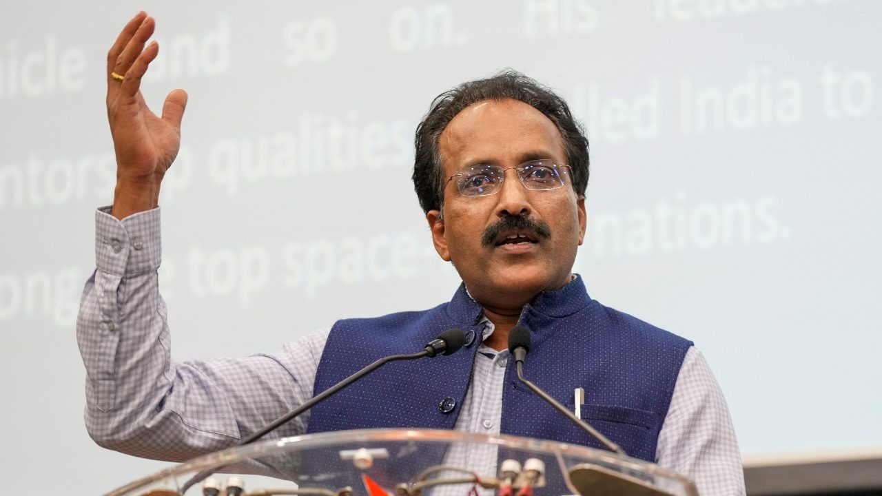 ISRO : നമ്മളെക്കാൾ പുരോഗതി പ്രാപിച്ച അന്യഗ്രഹ ജീവികളുണ്ടാവാം; അവരുമായുള്ള സമ്പർക്കം അപകടകരമെന്ന് ഐഎസ്ആർഒ ചെയർമാൻ ISRO : നമ്മളെക്കാൾ പുരോഗതി പ്രാപിച്ച അന്യഗ്രഹ ജീവികളുണ്ടാവാം; അവരുമായുള്ള സമ്പർക്കം അപകടകരമെന്ന് ഐഎസ്ആർഒ ചെയർമാൻ