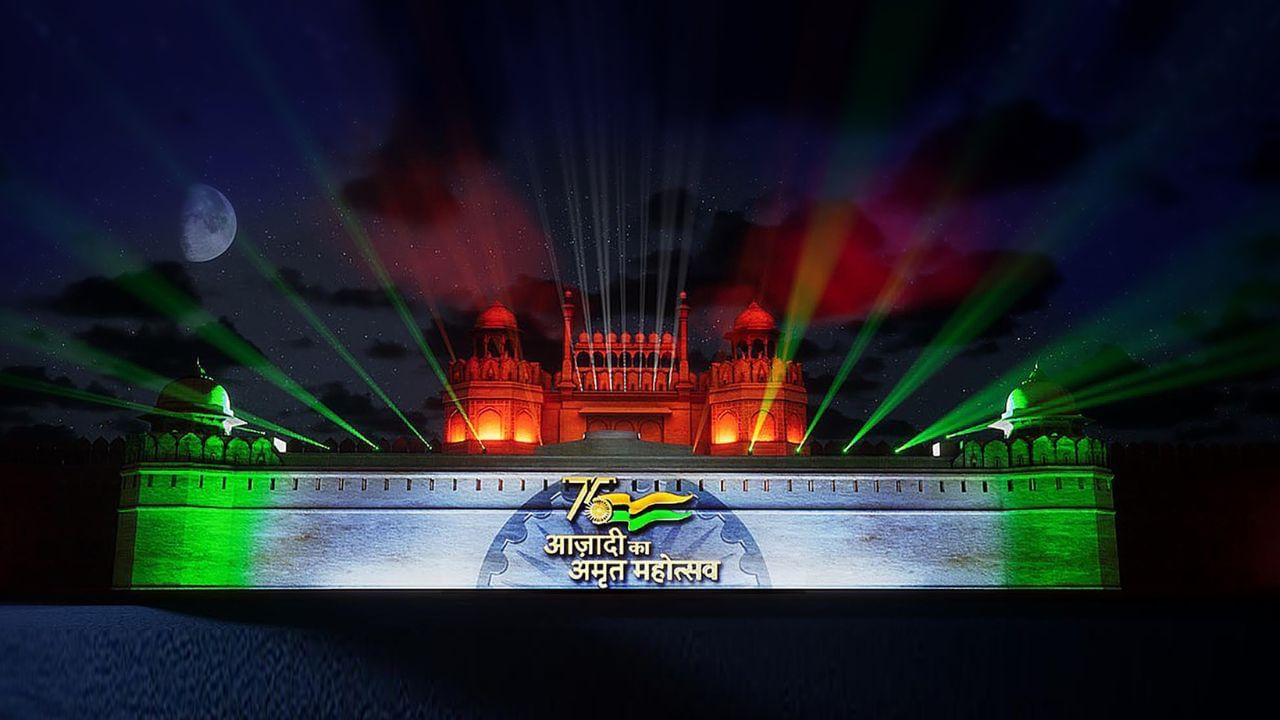 ഇന്ത്യയ്ക്ക് സ്വാതന്ത്ര്യം ലഭിക്കുന്നതിന് തലേദിവസം ജവഹര്‍ലാല്‍ നെഹ്‌റു ചെങ്കോട്ടയില്‍ നിന്ന് രാജ്യത്തെ പ്രതീകാത്മകമായി അഭിസംബോധന നടത്തിയത് മുതലാണ് ഈ പതിവിന് തുടക്കമായത്. 1947ല്‍ ഇന്ത്യയുടെ പ്രഥമ പ്രധാനമന്ത്രി ജവഹര്‍ലാല്‍ നെഹ്‌റു ദേശീയ പതാക ഉയര്‍ത്തി രാജ്യത്തെ അഭിസംബോധന ചെയ്തതും ചെങ്കോട്ടയില്‍ വെച്ചാണ്.
Facebook Image