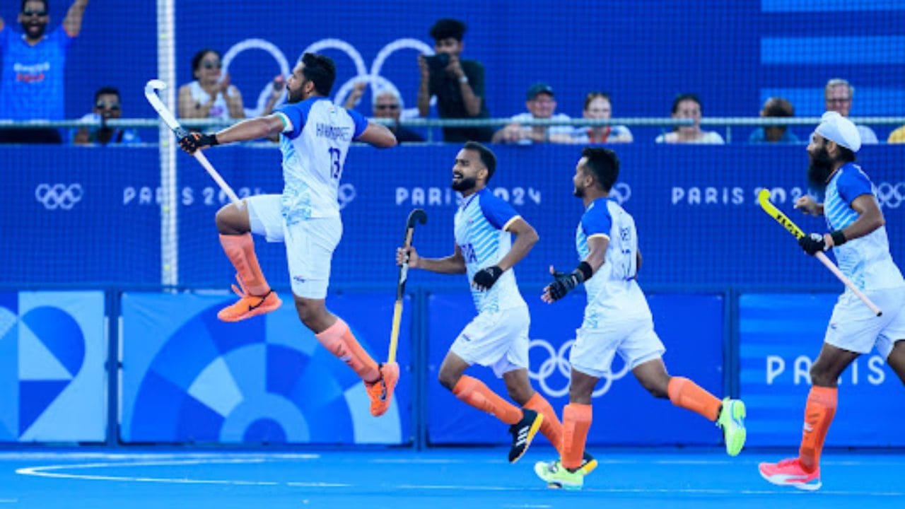 പുരുഷ ഹോക്കി സെമിയിൽ നിർഭാഗ്യകരമായി ജർമ്മനിയോട് പരാജയപ്പെട്ടത് വെള്ളി, സ്വർണ മെഡലുകളുടെ സാധ്യത ഇല്ലാതാക്കിയെങ്കിലും വെങ്കല മെഡൽ പോരിൽ പ്രതീക്ഷയുണ്ട്. വൈകുന്നേരം 5.30ന് നടക്കുന്ന മത്സരത്തിൽ സ്പെയിൻ ആണ് ഇന്ത്യയുടെ എതിരാളികൾ. ഈ മത്സരത്തോടെ കേരള താരവും ഗോൾ കീപ്പറുമായി പിആർ ശ്രീജേഷ് ഹോക്കിയിൽ നിന്ന് വിരമിക്കും.