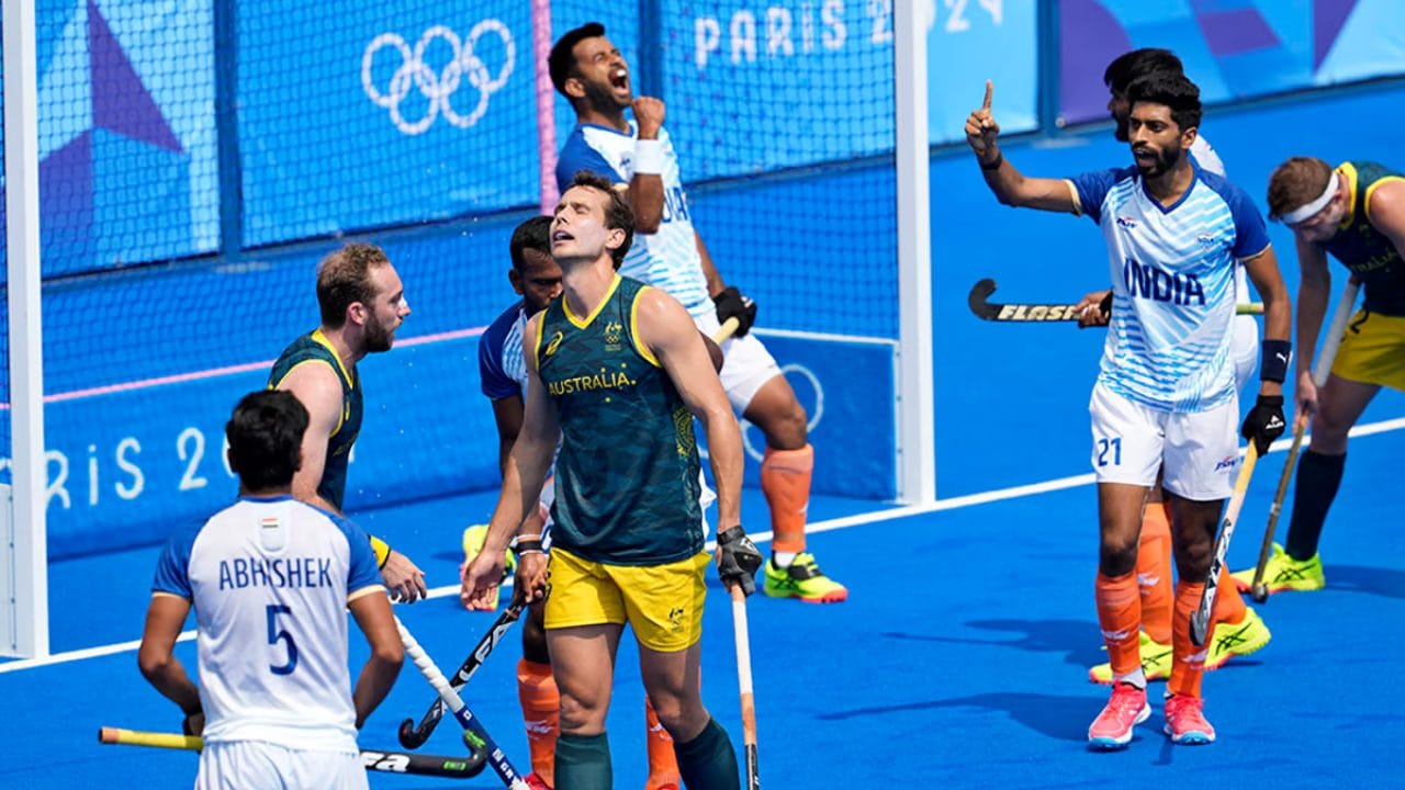 ക്വാർട്ടർ നേരത്തെ ഉറപ്പിച്ചിരുന്ന ഇന്ത്യയ്ക്ക് ഏറെ ആത്മവിശ്വാസം പകരുന്ന മത്സരമായിരുന്നു ഇന്നലെ പൂൾ ബിയിൽ നടന്ന അവസാന മത്സരം. കരുത്തരായ ഓസ്ട്രേലിയയെ രണ്ടിനെതിരെ മൂന്ന് ഗോളുകൾക്ക് പരാജയപ്പെടുത്തിയ ഇന്ത്യ അരപ്പതിറ്റാണ്ടിലാദ്യമായാണ് ഈ നേട്ടം കൈവരിക്കുന്നത്. 1972ലെ ഒളിമ്പിക്സിലാണ് ഇന്ത്യ മുൻപ് ഓസീസിനെ പരാജയപ്പെടുത്തിയത്. ക്യാപ്റ്റൻ ഹർമൻപ്രീത് സിംഗിൻ്റെ ഇരട്ട ഗോളും അഭിഷേകിൻ്റെ ഫിനിഷുമാണ് ഇന്ത്യക്ക് തകർപ്പൻ വിജയം സമ്മാനിച്ചത്. ക്വാർട്ടറിൽ ഇന്ത്യ ബ്രിട്ടണെ നേരിടും. 