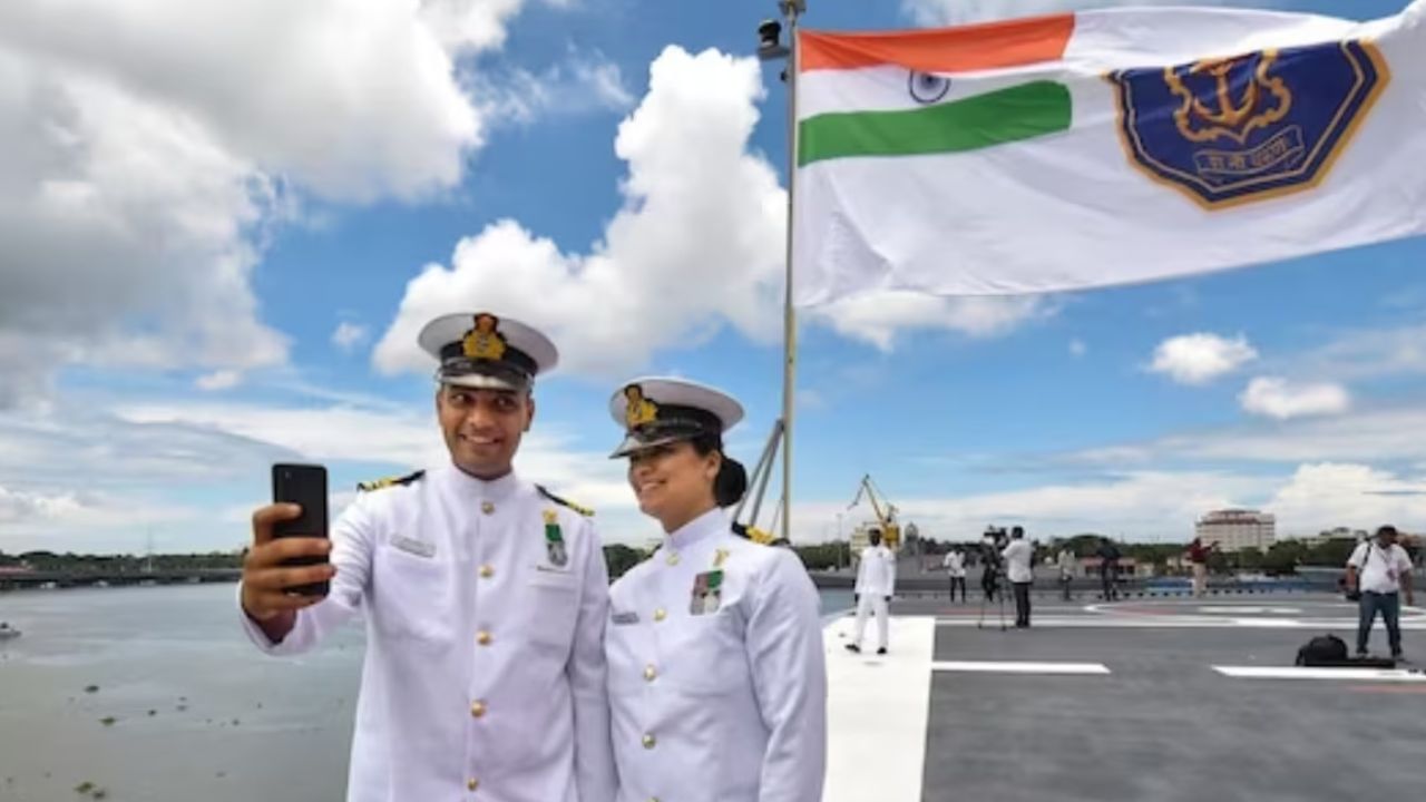 Indian Navy Recruitment 2024: എഞ്ചിനീയർമാർക്കും എംസിഎക്കാർക്കും നേവിയിൽ അവസരം; പ്രായപരിധി 25 വയസ് വരെ മാത്രം