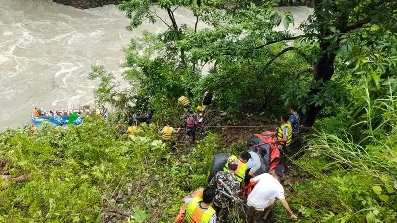 Nepal Bus Accident:  ഇന്ത്യയിൽ നിന്ന് നേപ്പാളിലേക്ക് പോയ ബസ് മറിഞ്ഞ് 14 മരണം; രക്ഷാപ്രവർത്തനം തുടരുന്നു