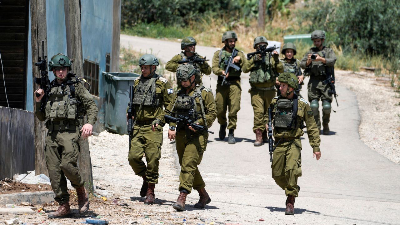 Israel-Hezbollah Conflict: ലെബനനിൽ കരയുദ്ധം തുടങ്ങി ഇസ്രായേൽ; ബെയ്റൂത്തിൽ വ്യോമാക്രമണം Israel-Hezbollah Conflict: ലെബനനിൽ കരയുദ്ധം തുടങ്ങി ഇസ്രായേൽ; ബെയ്റൂത്തിൽ വ്യോമാക്രമണം