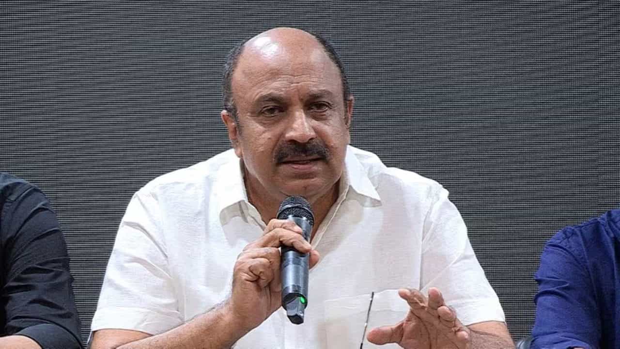 Hema Committee Report : ആരൊക്കെ, ആർക്കെതിരെയൊക്കെ പരാതി പറഞ്ഞെന്നറിയണം; പഠിച്ചിട്ട് പ്രതികരിക്കും; അമ്മ ജനറൽ സെക്രട്ടറി സിദ്ധിഖ്
