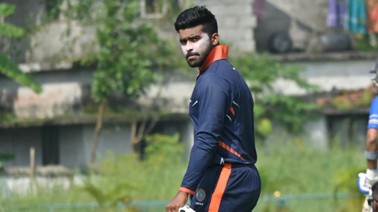 Kerala Cricket League : ടീം ഉടമകളായി പ്രിയദർശനും കല്യാണിയും കീർത്തി സുരേഷും; ക്രിക്കറ്റാവേശത്തിനൊരുങ്ങി ട്രിവാൻഡ്രം റോയൽസ് Kerala Cricket League : ടീം ഉടമകളായി പ്രിയദർശനും കല്യാണിയും കീർത്തി സുരേഷും; ക്രിക്കറ്റാവേശത്തിനൊരുങ്ങി ട്രിവാൻഡ്രം റോയൽസ്