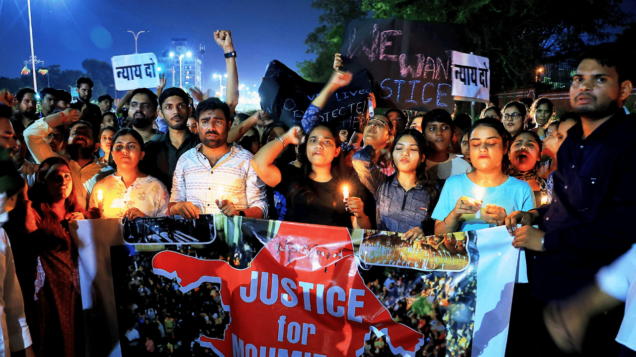 Kolkata Doctor Rape-Murder: ഡോക്ടറുടെ കൊലപാതകം; രാജ്യവ്യാപക സമരം തുടങ്ങി, സംസ്ഥാനത്തും പണിമുടക്ക് Kolkata Doctor Rape-Murder: ഡോക്ടറുടെ കൊലപാതകം; രാജ്യവ്യാപക സമരം തുടങ്ങി, സംസ്ഥാനത്തും പണിമുടക്ക്