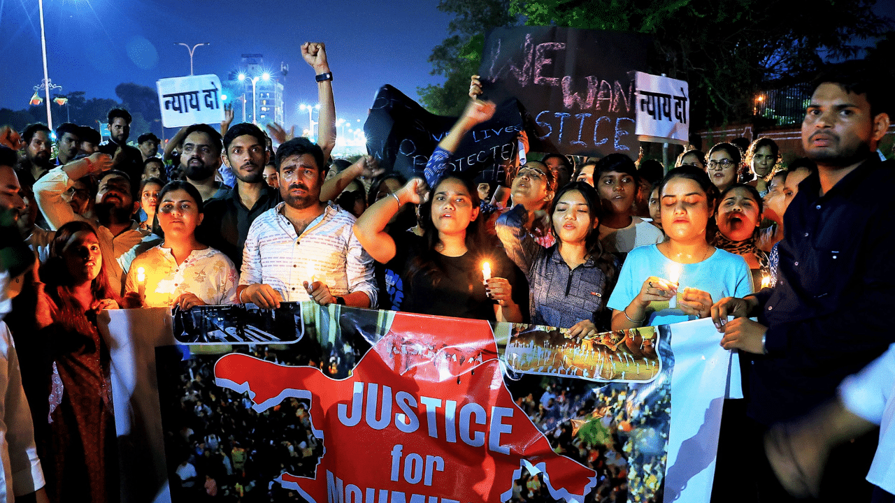 Kolkata Doctor Rape-Murder: ഡോക്ടറുടെ കൊലപാതകം; രാജ്യവ്യാപക സമരം തുടങ്ങി, സംസ്ഥാനത്തും പണിമുടക്ക് Kolkata Doctor Rape-Murder: ഡോക്ടറുടെ കൊലപാതകം; രാജ്യവ്യാപക സമരം തുടങ്ങി, സംസ്ഥാനത്തും പണിമുടക്ക്