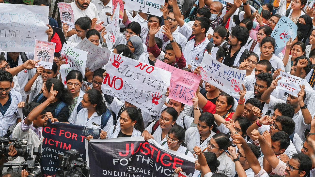 Kolkata Doctor Rape-Murder: ഡോക്ടറുടെ കൊലപാതകം; രാജ്യവ്യാപകമായി പ്രതിഷേധം ശക്തം, സമരത്തിന് പിന്തുണയറിയിച്ച് ബോളിവുഡ് Kolkata Doctor Rape-Murder: ഡോക്ടറുടെ കൊലപാതകം; രാജ്യവ്യാപകമായി പ്രതിഷേധം ശക്തം, സമരത്തിന് പിന്തുണയറിയിച്ച് ബോളിവുഡ്