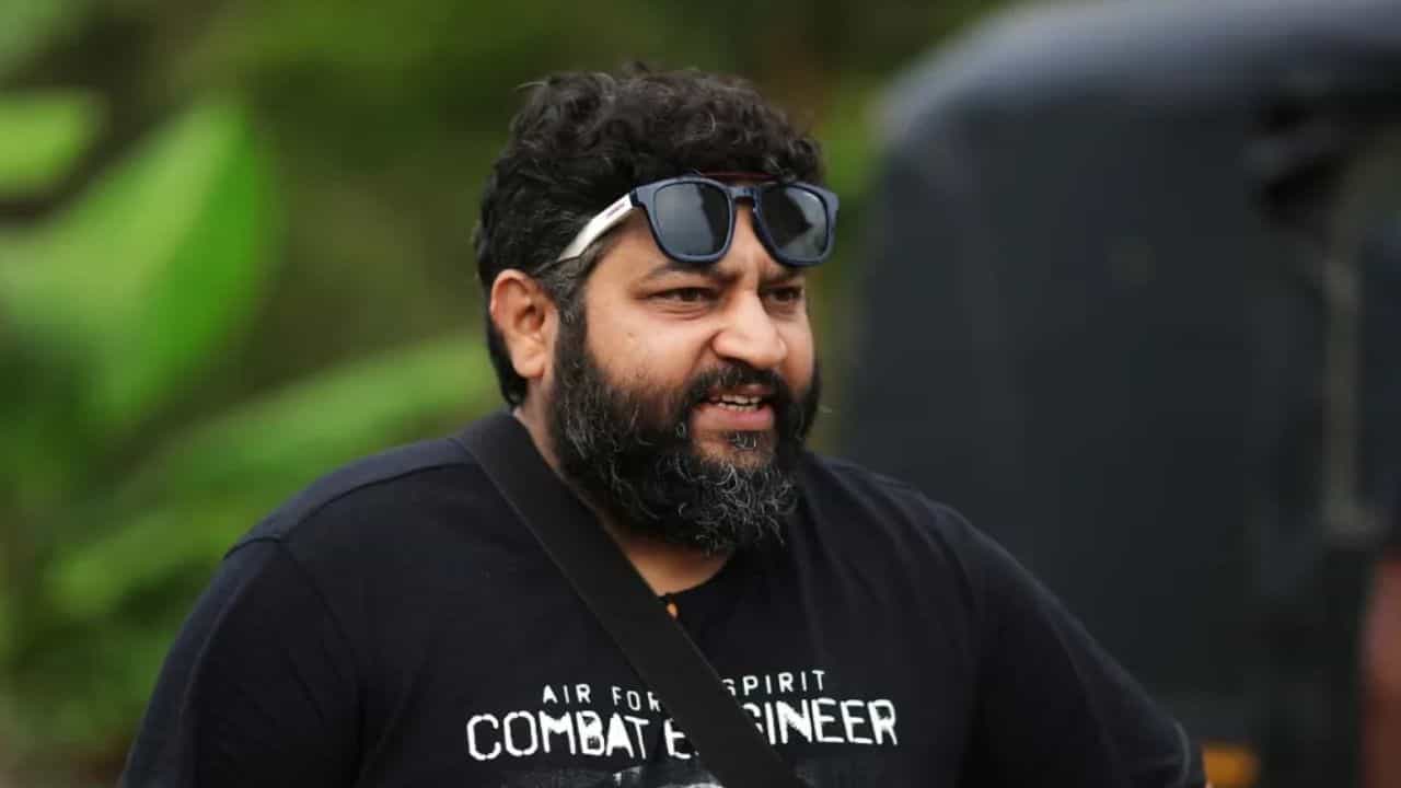 Hema Committee Report : നിശബ്ദത പരിഹാരമല്ല ;ഹേമ കമ്മിറ്റി റിപ്പോർട്ടിലെ മൊഴികളോടും പരാതികളോടും ഗൗരവത്തോടെ സമീപിക്കണമെന്ന് ലിജോ ജോസ് പെല്ലിശ്ശേരി Hema Committee Report : നിശബ്ദത പരിഹാരമല്ല ;ഹേമ കമ്മിറ്റി റിപ്പോർട്ടിലെ മൊഴികളോടും പരാതികളോടും ഗൗരവത്തോടെ സമീപിക്കണമെന്ന് ലിജോ ജോസ് പെല്ലിശ്ശേരി