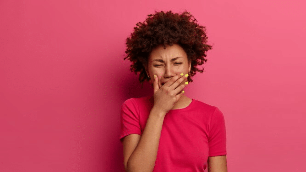 Mouth Ulcer: വായ്പ്പുണ്ണ് നിങ്ങളെ അലട്ടുന്നുണ്ടോ? പരിഹാരമുണ്ട് Mouth Ulcer: വായ്പ്പുണ്ണ് നിങ്ങളെ അലട്ടുന്നുണ്ടോ? പരിഹാരമുണ്ട്