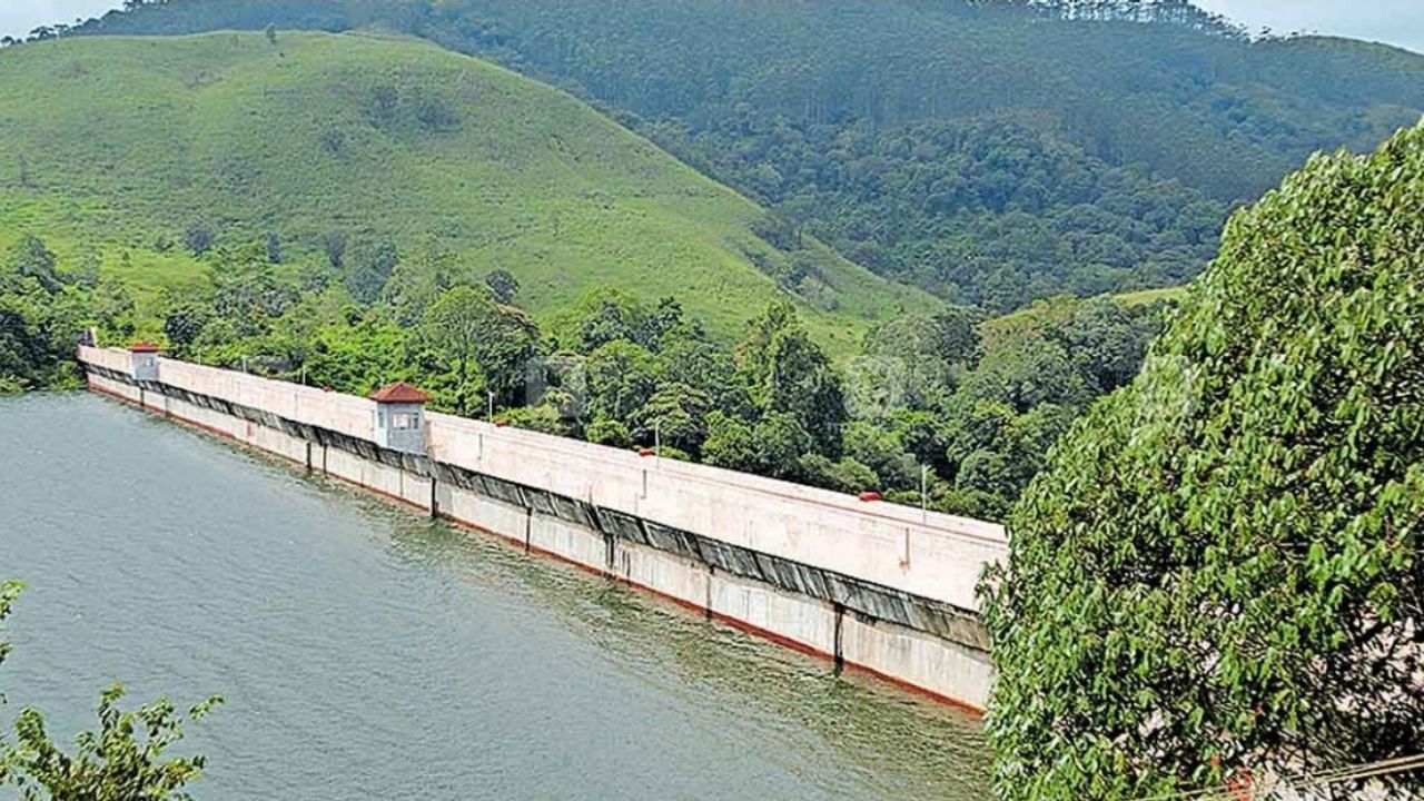 മുല്ലപ്പെരിയാര്‍ അണക്കെട്ടിന് ബലക്ഷയം ഉണ്ടെന്ന് കേരളത്തിന്റെ കാര്യം കെട്ടുകഥയാണെന്ന തമിഴ്‌നാടിന്റെ വാദം പൊളിയുന്നു. അണക്കെട്ടിന് 30 വര്‍ഷം ആകുന്നതിന് മുമ്പ് തന്നെ ചോര്‍ച്ചയും ഓട്ടയടയ്ക്കലും തുടങ്ങിയിരുന്നുവെന്ന് തമിഴ്‌നാടിന് വേണ്ടി ന്യൂഡല്‍ഹിയിലെ സെന്‍ട്രല്‍ ബോര്‍ഡ് ഓഫ് ഇറിഗേഷന്‍ ആന്റ് പവര്‍ 1997ല്‍ തയാറാക്കിയ റിപ്പോര്‍ട്ടില്‍ പറയുന്നു.
Social Media Image