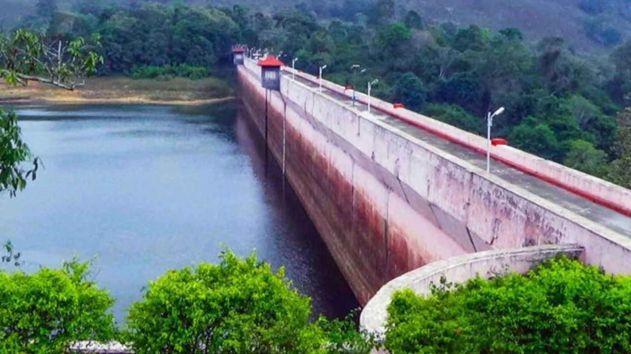 Mullaperiyar Dam: മുല്ലപ്പെരിയാര് സുരക്ഷ വീണ്ടും ചര്ച്ചയിൽ; എന്തുകൊണ്ട് ഡീക്കമ്മീഷൻ ചെയ്യുന്നില്ല Mullaperiyar Dam: മുല്ലപ്പെരിയാര് സുരക്ഷ വീണ്ടും ചര്ച്ചയിൽ; എന്തുകൊണ്ട് ഡീക്കമ്മീഷൻ ചെയ്യുന്നില്ല