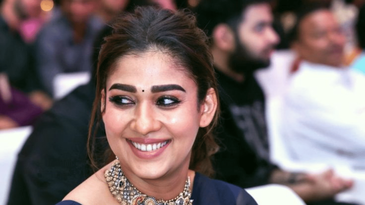 ഇന്ത്യയിലെ രണ്ട് പ്രമുഖ ബ്രാൻഡുകളുടെ കരാർ ഒപ്പിടാൻ ഇരിക്കെയാണ് ഈ പ്രൊമോഷൻ വീഡിയോ നടത്തിയത്. ഇതോടെ കരാർ ഒപ്പിടാനിരുന്ന കമ്പനികൾ പിന്മാറി എന്നാണ് പാട്ടിന്റെ നിർമാതാക്കൾ പറയുന്നത്. ഇതുവഴി തങ്ങൾക്ക് കടുത്ത സാമ്പത്തിക നഷ്ടമാണ് ഉണ്ടായതെന്നും നിർമ്മാതാക്കൾ വ്യക്തമാക്കി. കരിങ്കാളിയല്ലേ എന്ന ഗാനത്തിന് വരികളെഴുതിയത് കണ്ണൻ മംഗലത്തും, സംഗീതം ഷൈജു അവറാനുമാണ്. സംവിധാനവും എഡിറ്റിംഗും ഛായാഗ്രഹണവും നിർവഹിച്ചത് വിദ്യാശങ്കർ പി എസ് ആണ്.