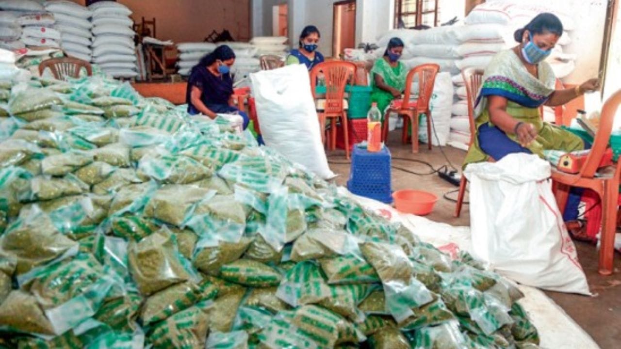 മുന്‍ വര്‍ഷങ്ങളിലേതു പോലെ ഈ വര്‍ഷവും ഓണക്കാലത്ത് കുറഞ്ഞ വിലയ്ക്ക് നിത്യോപയോഗ സാധനങ്ങള്‍ ലഭ്യമാക്കുന്നതിനുള്ള ഓണച്ചന്തകള്‍ സപ്ലൈകോയുടെ ആഭിമുഖ്യത്തില്‍ സംഘടിപ്പിക്കും.
(Social Media Image)