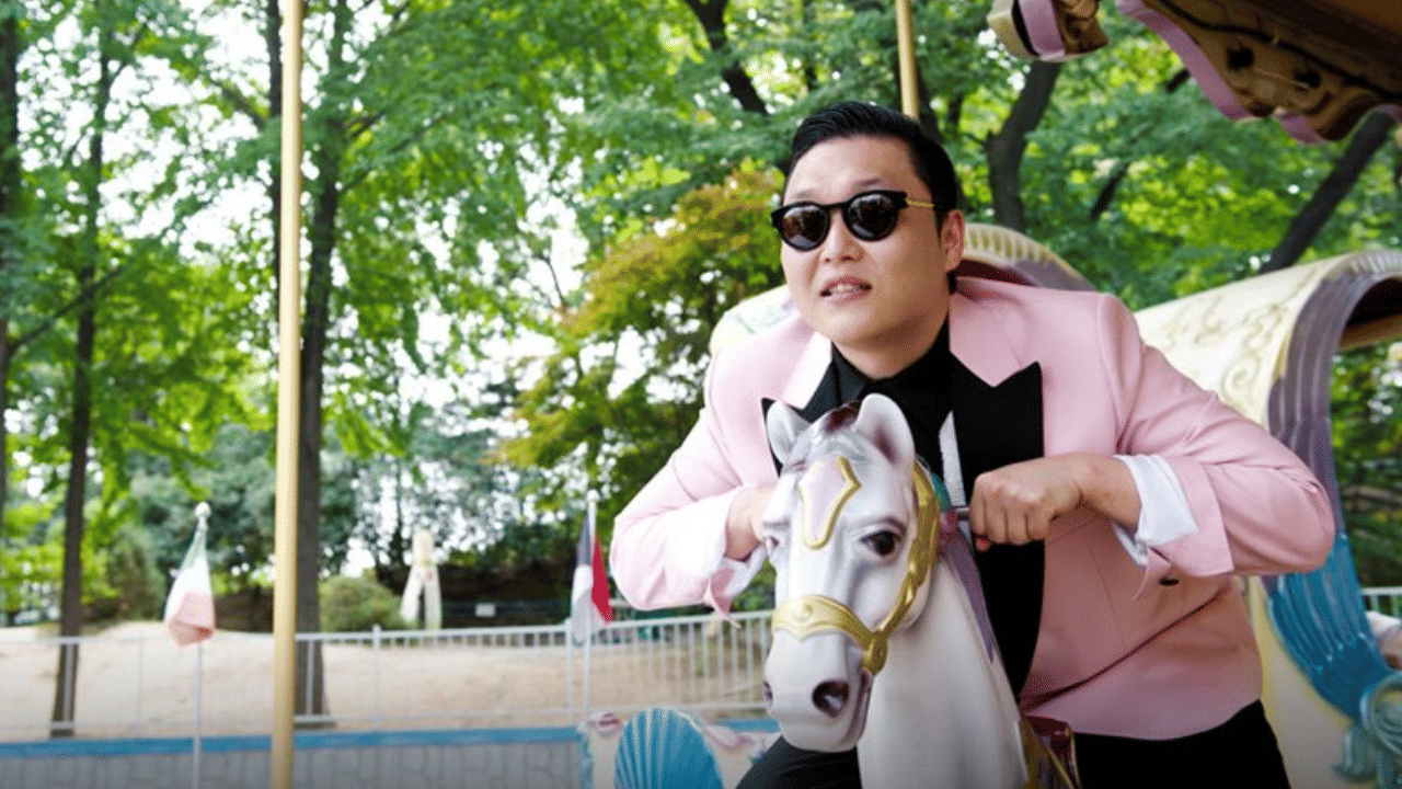 2001 ജനുവരിയിലാണ് സൈയുടെ ആദ്യ ആല്‍ബം പുറത്തിറങ്ങിയത്. അര്‍ഥമില്ലാത്തതും അശ്ലീലത നിറഞ്ഞതുമായ വരികളാണെന്ന് കാണിച്ച്  ആല്‍ബത്തിനെതിരെ ദക്ഷിണ കൊറിയന്‍ ഭരണകൂടം പിഴ ചുമത്തി. പിന്നീട് സൈ ഇറക്കിയ മറ്റ് പാട്ടുകളും ഇതേ വിമർശനങ്ങൾ നേരിടേണ്ടി വന്നു. എന്നാൽ, കഠിനാദ്വാനത്തിന്റെയും തുടർ ശ്രമങ്ങളുടെയും ഫലമായി 'ഗംഗ്നം സ്റ്റൈൽ' തരംഗമായി. 'ഗംഗ്നം സ്റ്റൈൽ' ന് ശേഷം വലിയ  ഹിറ്റുകൾ ഒന്നും കൊടുക്കാൻ സൈക്ക് കഴിഞ്ഞിരുന്നില്ല. പക്ഷെ 2022ൽ സൈയുടെ ഒരു മികച്ച തിരിച്ചവരവുണ്ടായി.