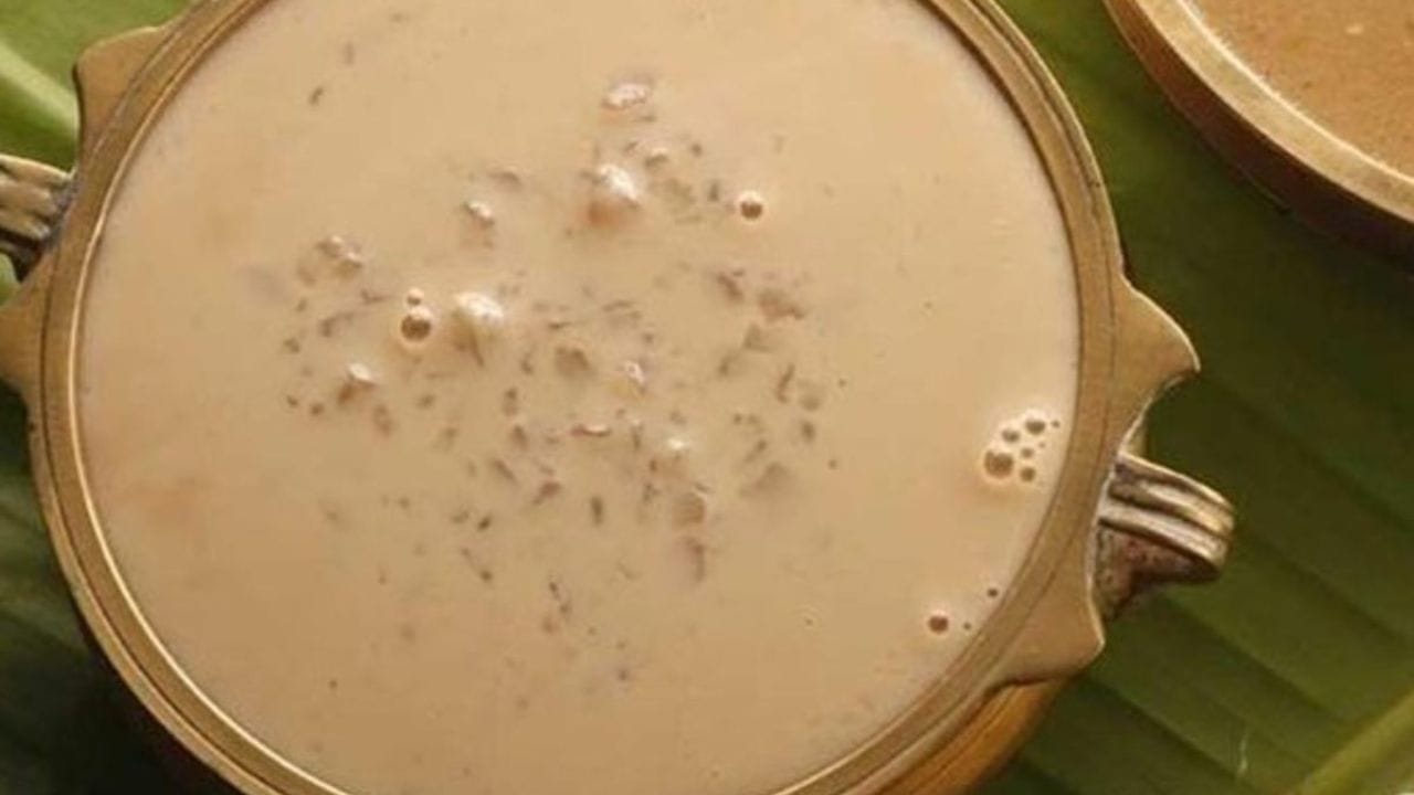 എന്നിട്ട് ഇതിലേക്ക് ഏലക്കാപ്പൊടിയും ചേര്‍ക്കാം. നല്ലോണം കുറുകി വരുമ്പോള്‍ തുളസിയിലയിട്ട് അലങ്കരിച്ചുകൊടുക്കാം. (Social Media Image)