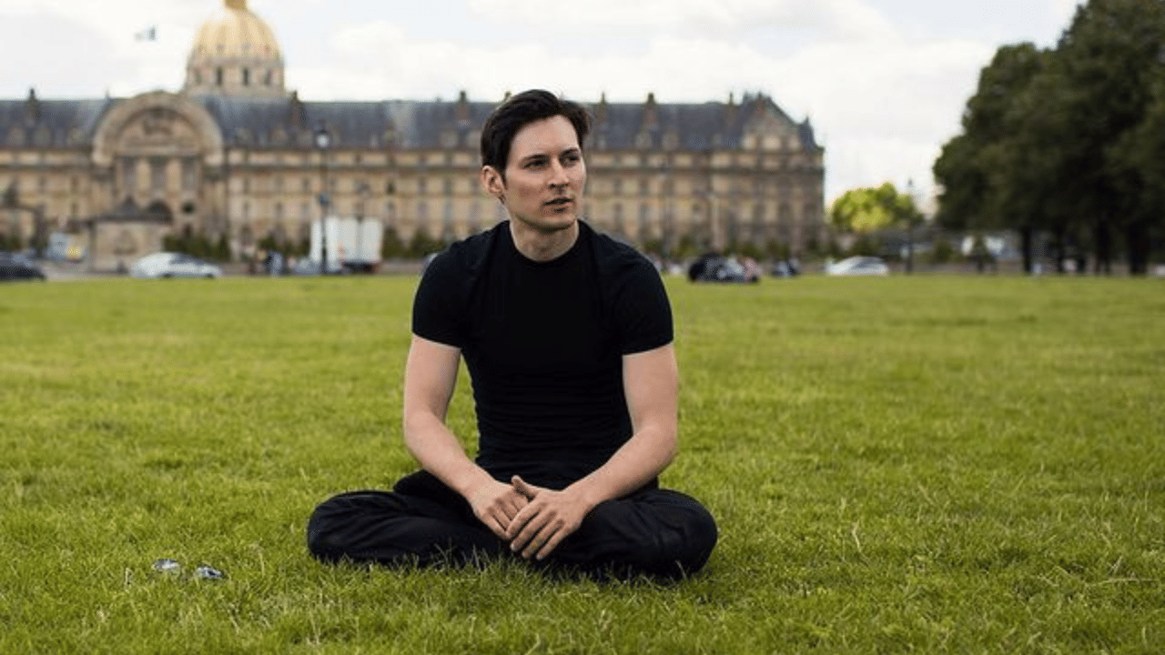 ടെലഗ്രാം സഹസ്ഥാപകനും സിഇഒയുമാണ് റഷ്യൻ വംശജനായ പാവെൽ ദുരോവ്. പാവെൽ ദുരോവ് നിലവിൽ താമസിക്കുന്നത് ദുബായിലാണ്. ടെലഗ്രാം ആസ്ഥാനവും ദുബായിൽ ആണ്. 2013ലാണ് ദുരോവും സഹോദരൻ നിക്കോലായും ചേർന്ന് ടെലഗ്രാം സ്ഥാപിച്ചത്. വീഡിയോ ഷെയറിംഗ് ആപ്ലിക്കേഷൻ എന്ന നിലയിലാണ് തുടക്കത്തിൽ ടെലഗ്രാം ശ്രദ്ധയാകർഷിച്ചത്. (Image Credits: Instagram)