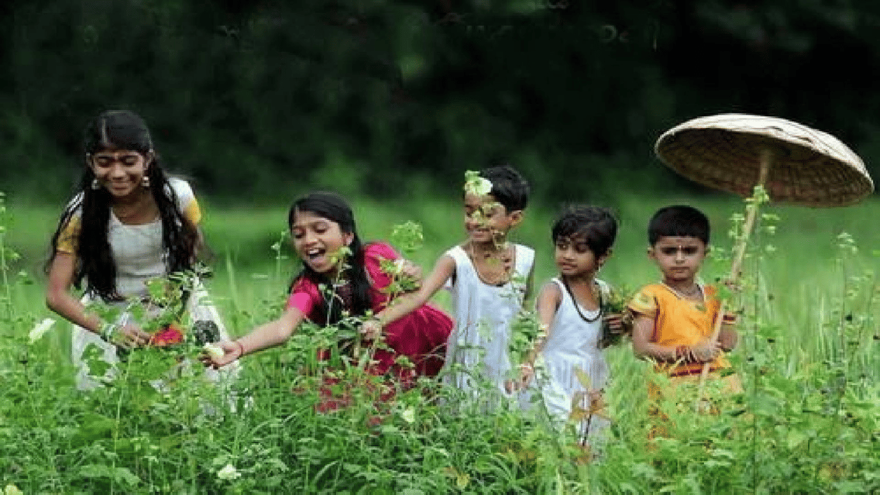 മുമ്പ്, സാമൂതിരിയുടെ ഭരണകാലത്ത് തിരുനാവായിൽ മാമാങ്കം അരങ്ങേറിയത് പിള്ളേരോണം മുതലുള്ള ദിവസങ്ങളിലായിരുന്നു എന്ന് പറയപ്പെടുന്നു. ഒരിക്കൽ ബാല്യകാലത്തിന്റെ അവകാശവും ഉത്സവവുമായിരുന്ന പിള്ളേരോണം ഇന്ന് ഒരു കേട്ടുകേൾവി മാത്രമായി മാറിയിരിക്കുകയാണ്.