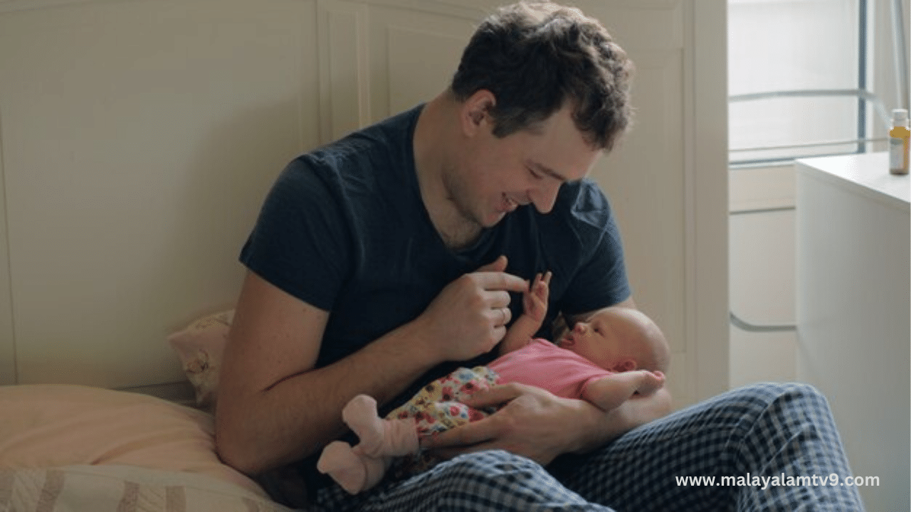 കുഞ്ഞുണ്ടായാൽ പലപ്പോഴും മാതാപിതാക്കൾക്ക് ഉറക്കം വലിയ പ്രശ്‌നമാകുന്ന സാഹചര്യമുണ്ടാകാറുണ്ട്. ഉറക്കം കുറയുന്നത് മാനസിക സംഘർഷത്തിലേക്കും വിഷാദത്തിലേക്കും നയിക്കുന്നത് പ്രധാന കാരണമാണ്. (Image Credits: Freepik)