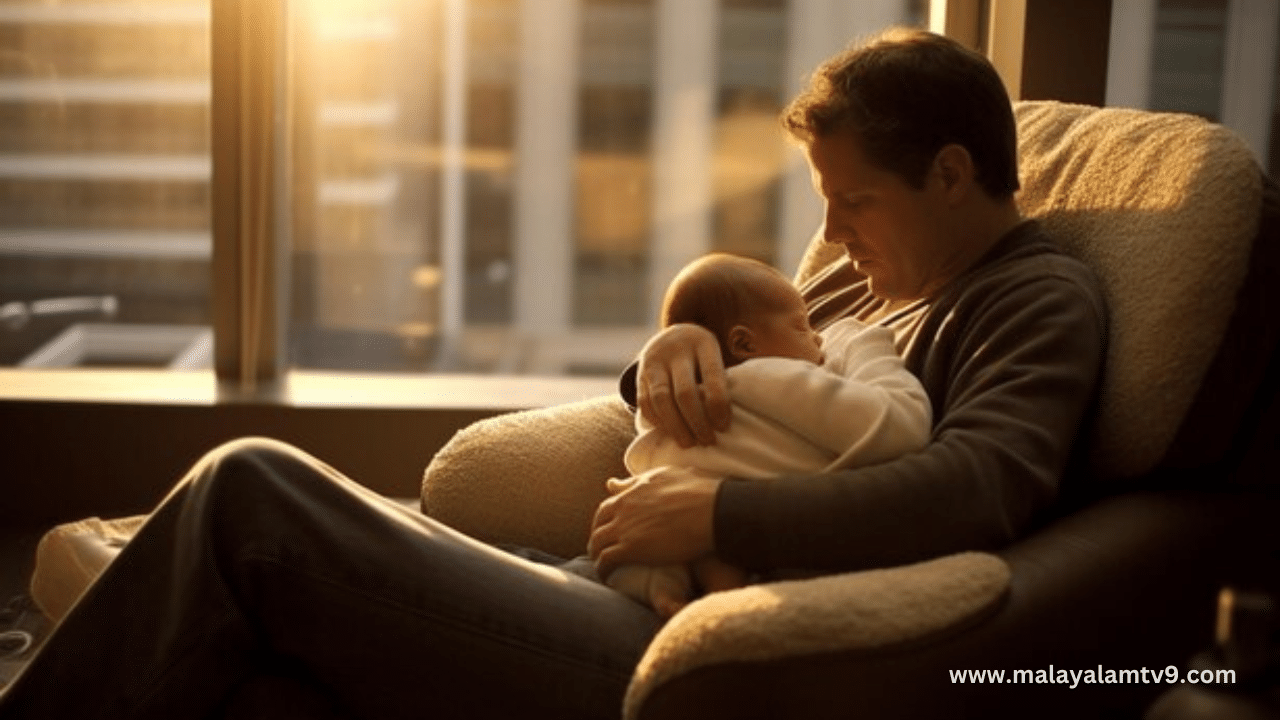 ഭാര്യ ഗർഭാവസ്ഥയിലോ അതിന് ശേഷമോ വിഷാദം നേരിടുന്നുണ്ടെങ്കിലും ഇതും പുരുഷന്മാർ വിഷാദത്തിലേക്ക് പോകാൻ കാരണമാകുന്നു. പ്രസവാനന്തരം അച്ഛനെക്കാൾ അമ്മയാണ് കുട്ടിക്കൊപ്പം ഒരുപാട് സമയം ചെലവഴിക്കേണ്ടതെന്ന ചിന്ത പുരുഷന്മാരിൽ ഒരു ഔട്ട്‌സൈഡർ ഫീൽ ഉണ്ടാക്കുകയും ഇത് വിഷാദത്തിന് കാരണമാകുകയും ചെയ്യുന്നു. (Image Credits: Freepik)