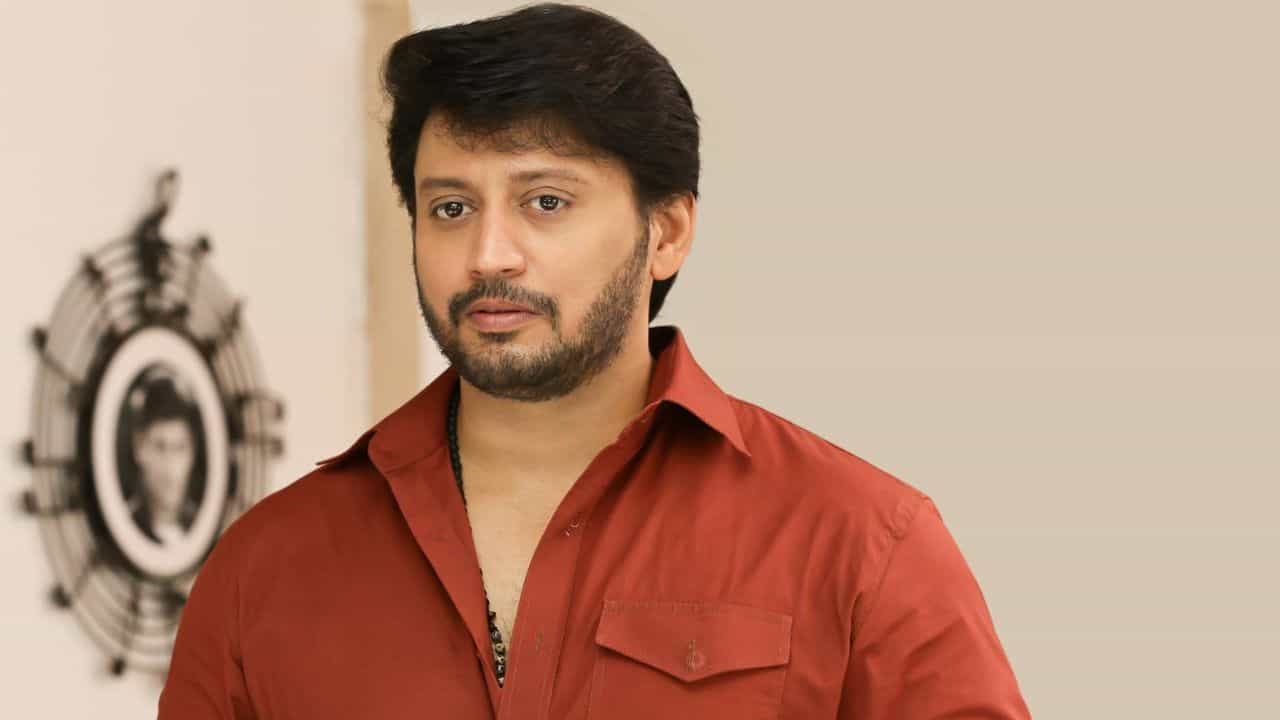 Actor Prasanth: ഒരു വെറൈറ്റിക്ക് ബൈക്ക് ഓടിച്ചു കൊണ്ട് അഭിമുഖം, ഹെൽമെറ്റും വെച്ചില്ല ; നടൻ പ്രശാന്തിന് പിഴ Actor Prasanth: ഒരു വെറൈറ്റിക്ക് ബൈക്ക് ഓടിച്ചു കൊണ്ട് അഭിമുഖം, ഹെൽമെറ്റും വെച്ചില്ല ; നടൻ പ്രശാന്തിന് പിഴ