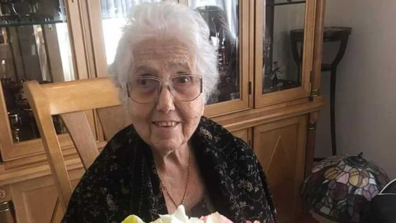 Queenie Hallegua : കൊച്ചിയിലെ അവസാന ജൂതവനിതയും ഓർമ്മയായി; കൊച്ചിയിൽ ജൂതവംശജനായി ഇനി ഒരേയൊരാൾ Queenie Hallegua : കൊച്ചിയിലെ അവസാന ജൂതവനിതയും ഓർമ്മയായി; കൊച്ചിയിൽ ജൂതവംശജനായി ഇനി ഒരേയൊരാൾ