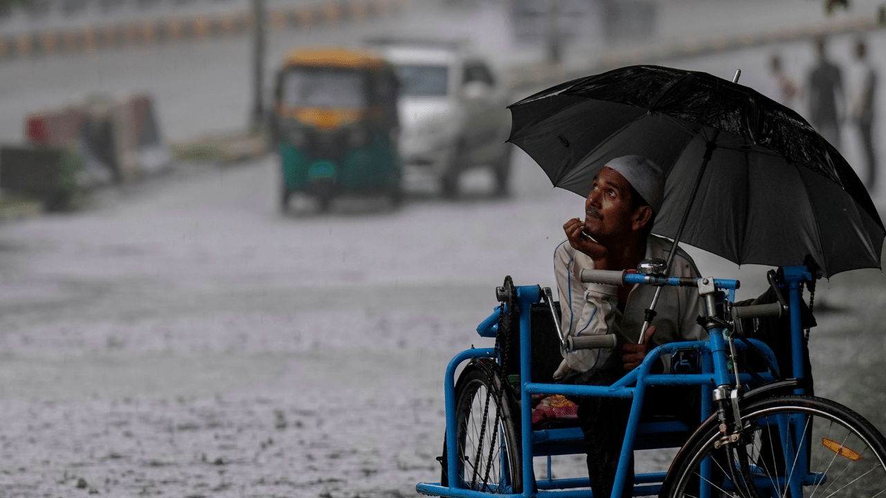 Kerala Rain Alert: ചക്രവാതചുഴിയും ന്യുനമർദ്ദ പാത്തിയും; സംസ്ഥാനത്ത് ഇന്നും അതിശക്തമായ മഴയ്ക്ക് സാധ്യത