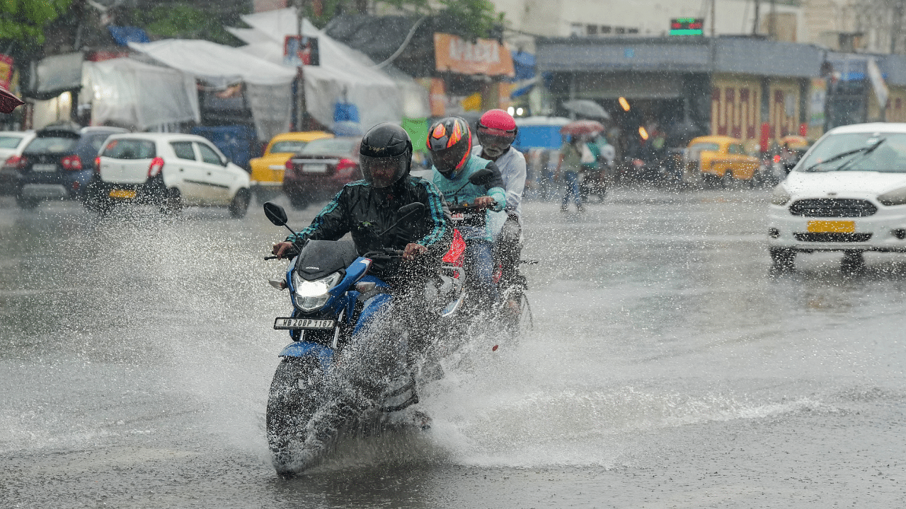 Kerala Rain Alert:  മുന്നറിയിപ്പിൽ മാറ്റം...സംസ്ഥാനത്ത്  മഴ കനക്കും, അഞ്ച് ജില്ലകൾക്ക് അലർട്ട്