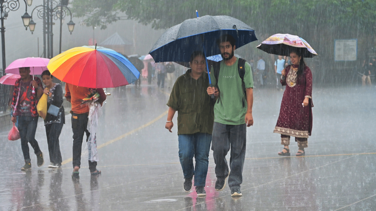 Kerala rain alert : സംസ്ഥാനത്ത് അടുത്ത അഞ്ച് ദിവസം വ്യാപക മഴയ്ക്ക് സാധ്യത; വെള്ളിയാഴ്ച രണ്ട് ജില്ലകളിൽ ഓറഞ്ച് അലർട്ട്