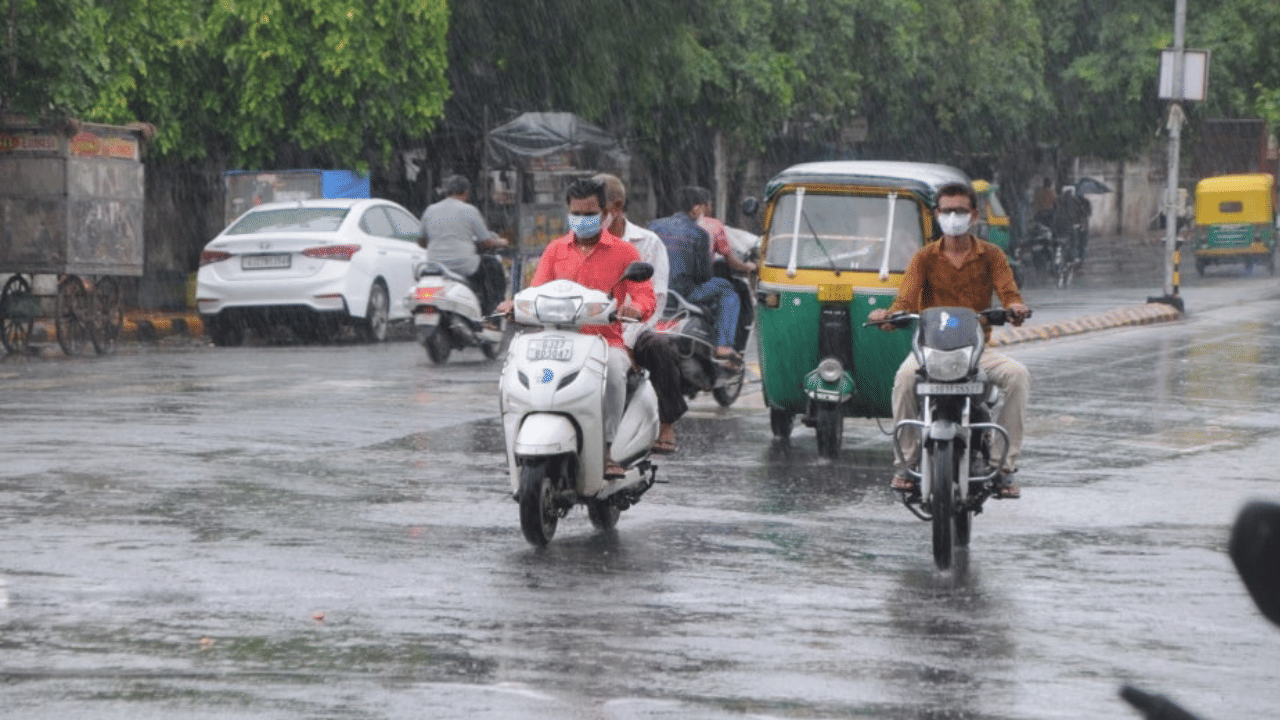 Kerala Rain Alerts : സംസ്ഥാനത്ത് മഴയ്ക്ക് ശമനമില്ല; ഇന്ന് ഒരു ജില്ലയിൽ ഓറഞ്ച് അലർട്ട്, 9 ജില്ലകളിൽ യെല്ലോ അലർട്ട്