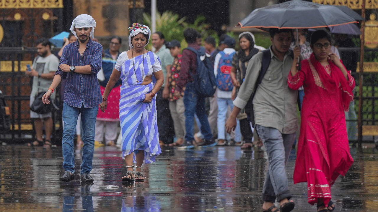 Kerala Rain Alert: സംസ്ഥാനത്ത് അതിശക്തമായ മഴ മുന്നറിയിപ്പ്; ഉരുൾപൊട്ടലിനും മണ്ണിടിച്ചിലിനും സാധ്യതയെന്ന് കാലാവസ്ഥ വകുപ്പ്