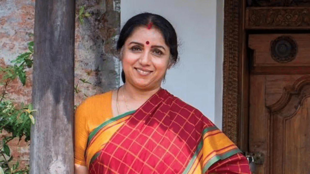 Actress Revathy : ഇത് പുതുതലമുറയ്ക്ക് നൽകുന്ന പാഠമെന്ത്? ഇരകൾക്ക് നേരെയുള്ള സൈബർ ആക്രമണത്തിൽ അന്വേഷണ സംഘം നടപടിയെടുക്കണം; നടി രേവതി