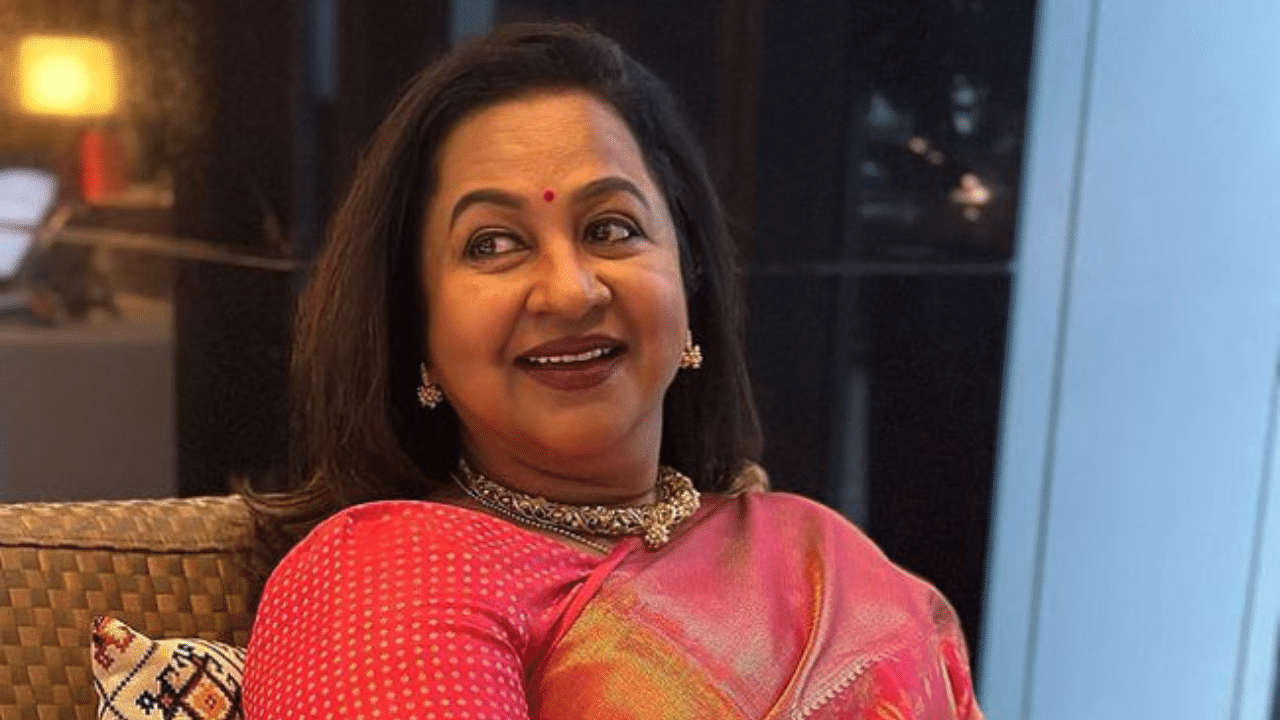 Raadhika Sarathkumar: ‘കാരവനിൽ ക്യാമറ…’; രാധികയുടെ ആരോപണത്തിൽ കേസെടുക്കാൻ പോലീസ് Raadhika Sarathkumar: ‘കാരവനിൽ ക്യാമറ…’; രാധികയുടെ ആരോപണത്തിൽ കേസെടുക്കാൻ പോലീസ്